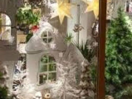 Власти прифронтовой Авдеевки просят магазины и кафе создать новогоднее настроение в городе