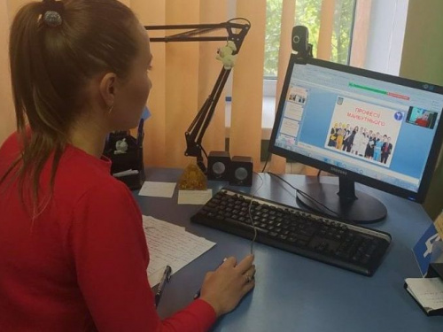Фахівці Авдіївського міського центру зайнятості  провели профорієнтаційний  вебінар з учнівською молоддю с.Новобахмутівка. 