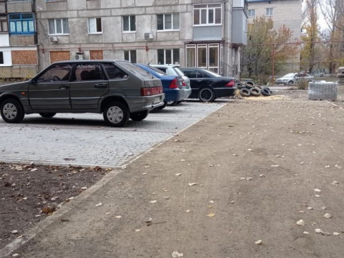 В рамках конкурса социальных проектов жители 9 квартала продолжают оборудование парковочной зоны (ФОТОФАКТ)