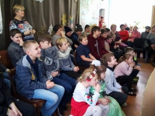 В Авдеевке деток с инвалидностью развлекали и дарили подарки (ФОТОФАКТ)