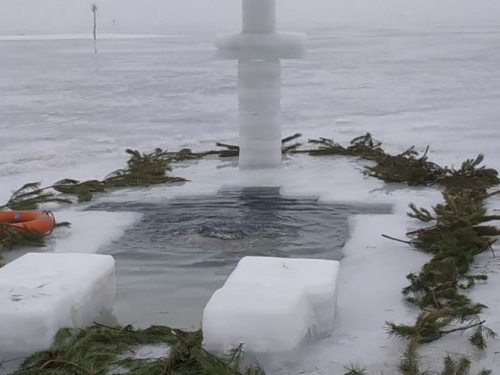 Крещение в Авдеевке: спасатели и коммунальщики позаботились о красоте и комфорте (ФОТО)