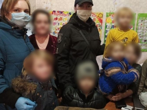 В Авдеевке во время карантина правоохранители проводят разъяснительные беседы с семьями, которые оказались в сложных жизненных обстоятел