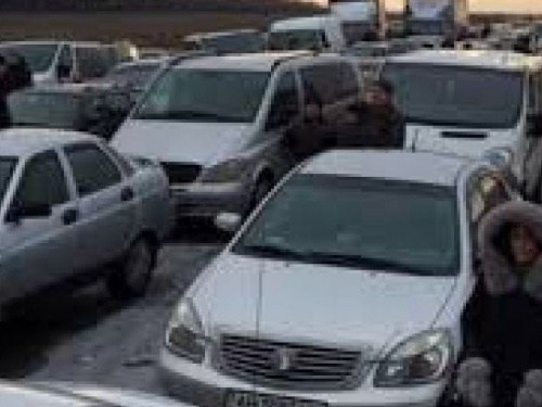 Утром в очередях на донбасских КПВВ скопились 185 машин