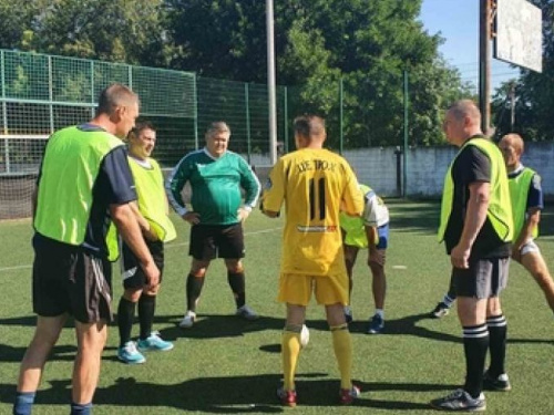 В соревнованиях по мини-футболу среди ветеранов сильнейшими стали коксохимики