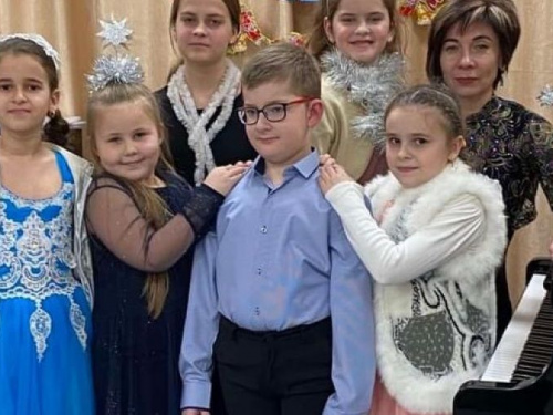 В оновленій концертній залі музичної школи відбувся новорічний концерт «Разом веселіше»