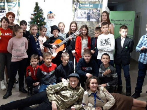 Авдіївські пластуни показали благодійну виставу до Дня Святого Миколая (ФОТО)