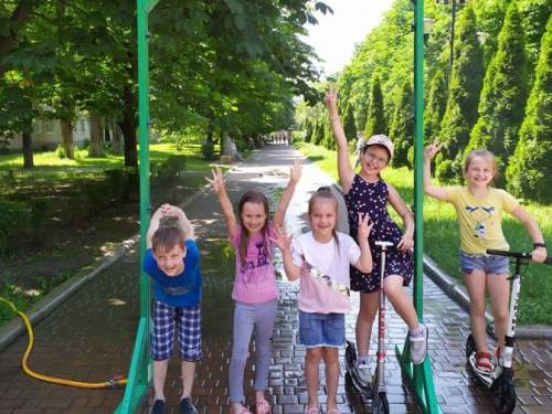 В Авдіївці на бульварі Шевченка встановили охолоджувальну рамку