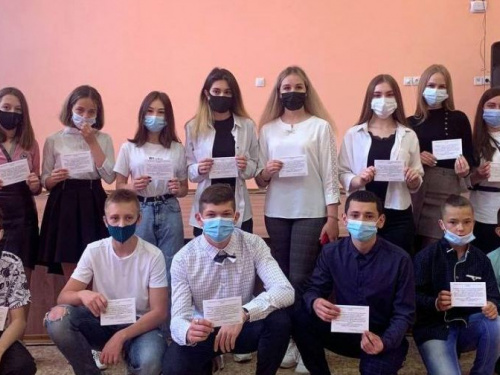 Школьники Авдеевки и Ясиноватского района получили денежное вознаграждение от народного депутата Украины Мусы Магомедова