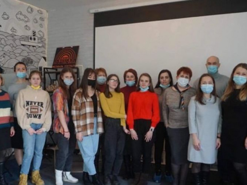В Авдіївці дискутували на тему «Як виховати патріота?».