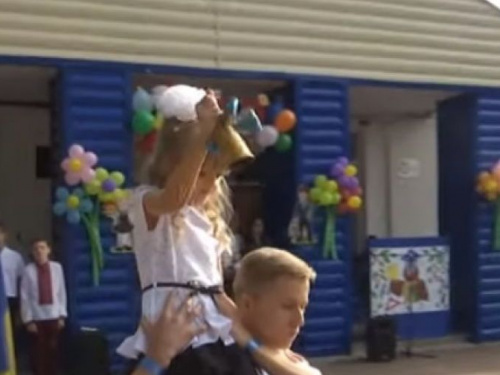 В школе Авдеевки учатся дети из неподконтрольной Ясиноватой (ВИДЕО)