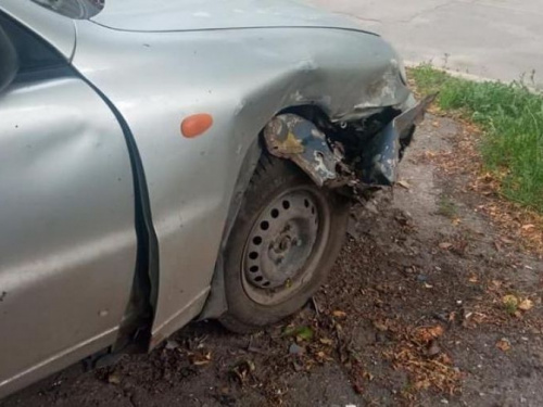 Автівка авдіївських комунальників потрапила під обстріл