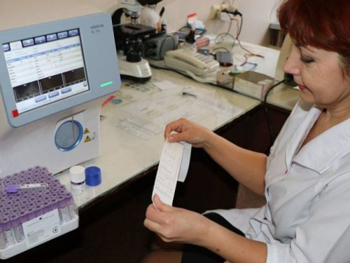 С заботой о сотрудниках: в медсанчасть АКХЗ приобрели современный гематологический анализатор