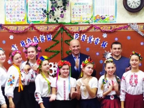 Керівництво Донецької області привітало дітей Авдіївки (ФОТО)