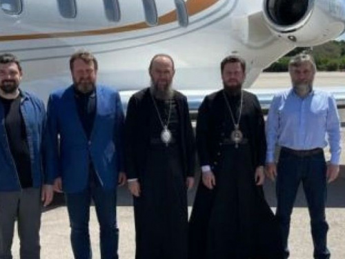 В Иерусалиме сошел Благодатный огонь: его спецрейсом доставят в Украину