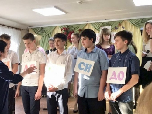 В Авдіївці випускники "музикалки" отримали свідоцтва про закінчення навчального закладу