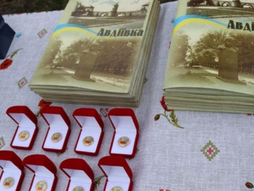 В Авдіївці відзначили рятувальників, які відновлювали прифронтову Донеччину