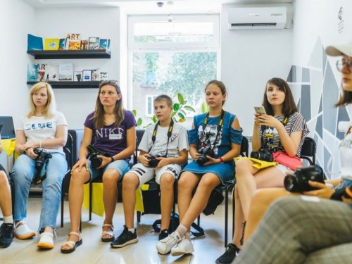 В Авдіївці молодь буде створювати фотоесе на тему «Вулиця, на якій я живу». РЕЄСТРАЦІЯ