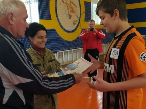 В Авдіївці джуровці шостої школи провели змагання "Козацькі розваги" 
