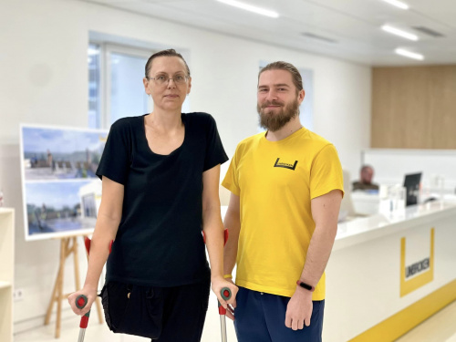 Бібліотекарку з Авдіївки, яка вижила після російської ракети, реабілітують у Львові