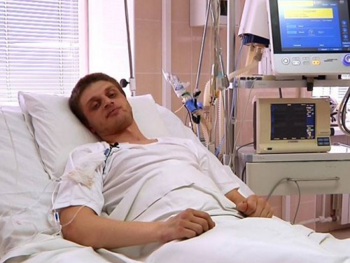 Медики Авдеевки и военные врачи  вытащили с того света раненого на "промке" бойца