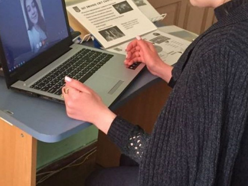 Специалисты Авдеевского центра занятости продолжают консультировать безработных и школьников