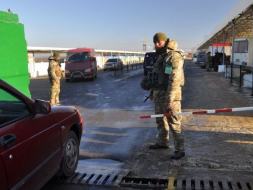Утром у донбасских КПВВ в районе линии разграничения образовались большие очереди