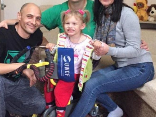 Маленькая принцесса из Авдеевки благодаря фонду UWCF получила ходунки (ФОТО)