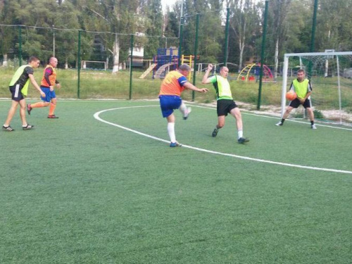 В Авдеевке ветераны сразились в турнире по мини-футболу (ФОТО)