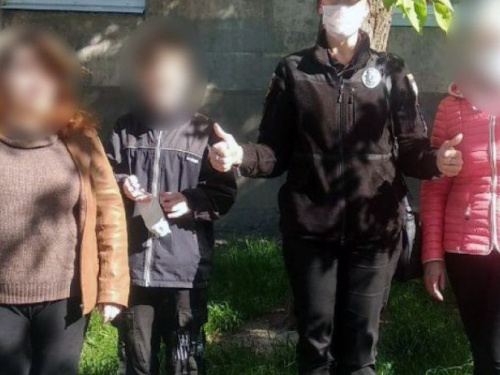 Во время карантина Авдеевские полицейские помогают многодетным семьям