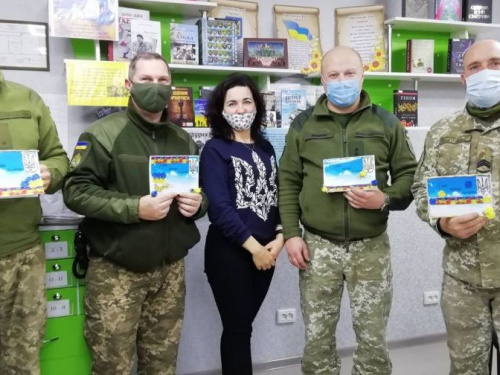 В Авдеевке ко Дню ВСУ провели мастер-класс и организовали выставки в библиотеках