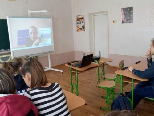 Специалисты из Авдеевки провели дистанционный урок