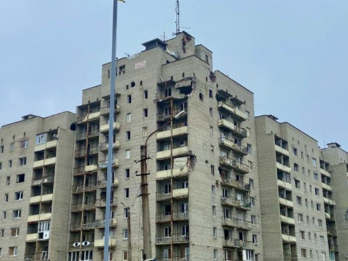 В Авдеевке благоустроили территорию возле главного флагштока (ФОТОФАКТ)