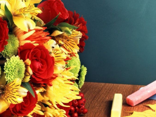 День учителя: как в прифронтовой Авдеевке сеют "разумное, доброе, вечное"