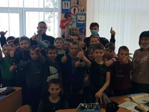 Авдеевские полицейские учили школьников Правилам дорожного движения