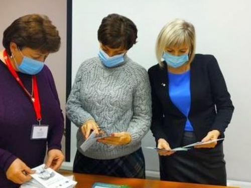 В Авдіївці підопічні терцентру отримали інформаційні буклети про важливість вакцинації