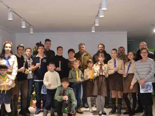 Пластуни привезли в прифронтову Авдіївку  Вифлеємський вогонь миру (ФОТО/ВІДЕО)