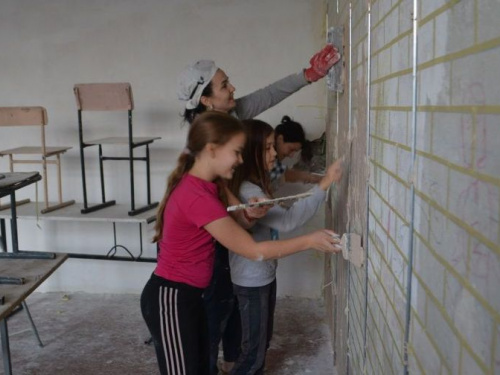 Молодежный хаб в Авдеевке: идут финальные работы, желающие могут помочь (ФОТО)