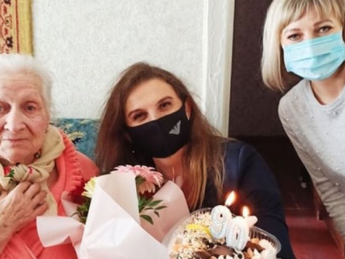 Долгожительницу Авдеевки поздравили с 90-летием