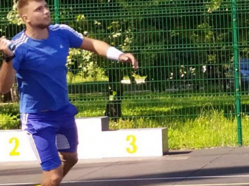 В Авдеевке стартовал городской парный турнир по теннису (ФОТО)