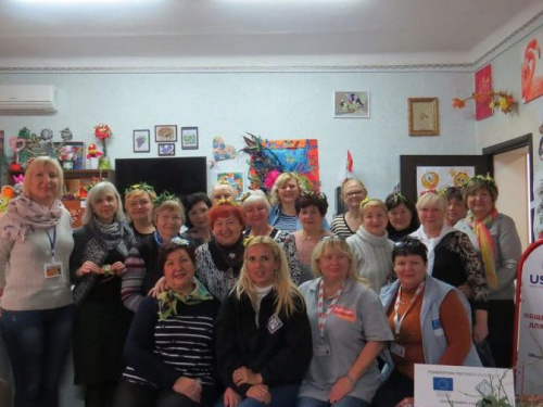 Мастер-класс, тренинг и чаепитие: авдеевские пенсионеры активно отметили День пожилого человека(ФОТОФАКТ)