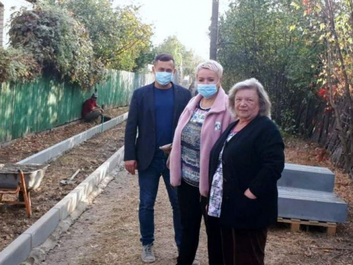 В Восточном микрорайоне Авдеевки обустроят новый тротуар