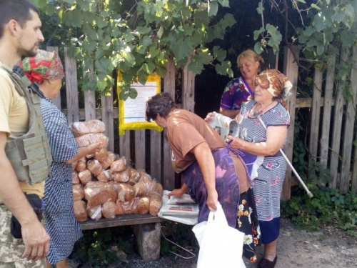 Авдеевские «симики» доставили продукты людям, а корм - животным