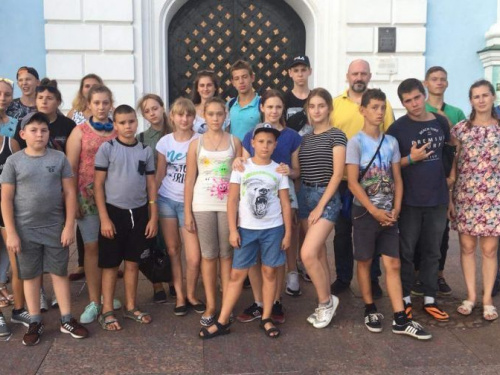 Авдеевские подростки отправились на оздоровление в Закарпатье (ФОТО)