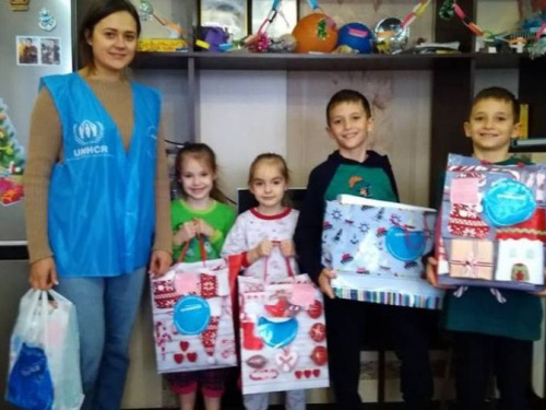 В Авдеевке продолжается подарочный марафон (ФОТО)