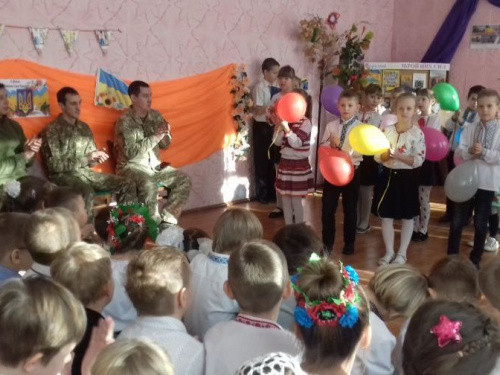 Школьники Авдеевки поздравили защитников Украины (ФОТО)