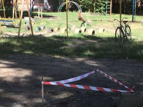 В Авдеевке оградили опасные места: фотофакты