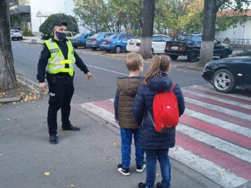 Авдеевские полицейские проводят профилактику на дорогах города