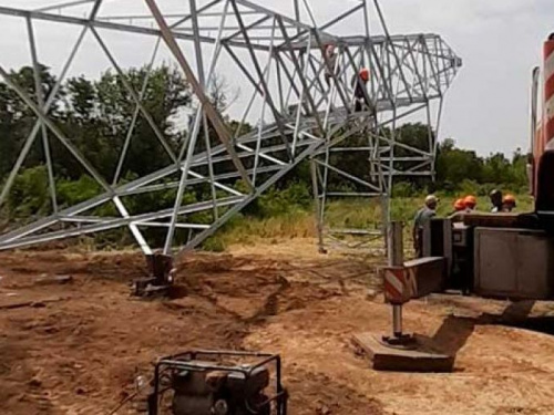 ДТЭК модернизирует 2 высоковольтные линии для прифронтовой Авдеевки