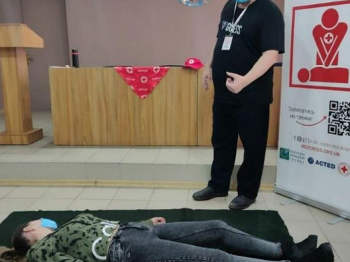 Працівники Авдіївської ВЦА навчились надавати населенню першу допомогу 
