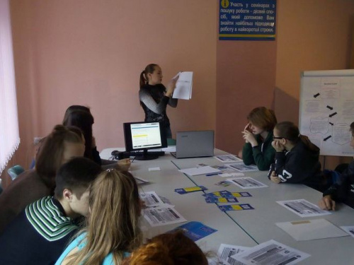 Авдеевские школьники проводят каникулы, готовясь к работе